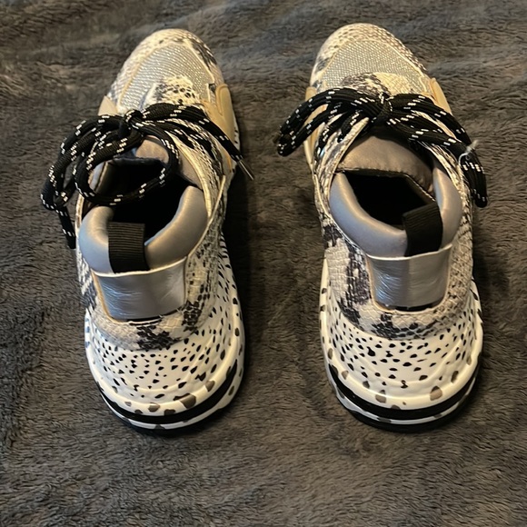 Steve Madden Worn once Like new condition - size 10! - Picture 3 of 5